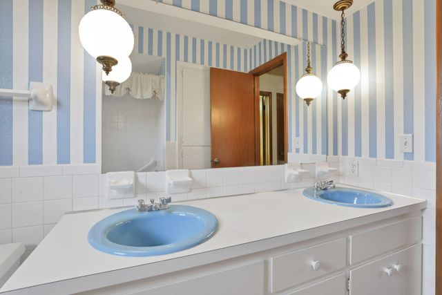 8869 Chevington Chase Drive, Pickerington, OH 43147