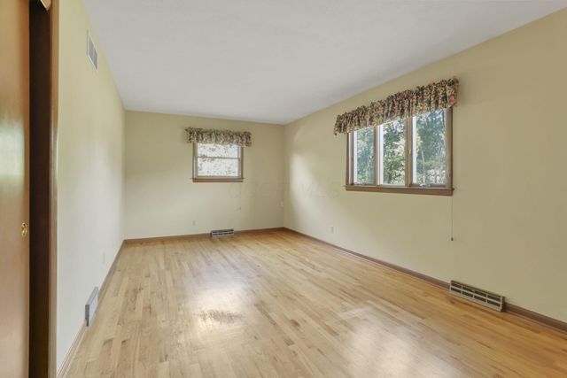 8869 Chevington Chase Drive, Pickerington, OH 43147