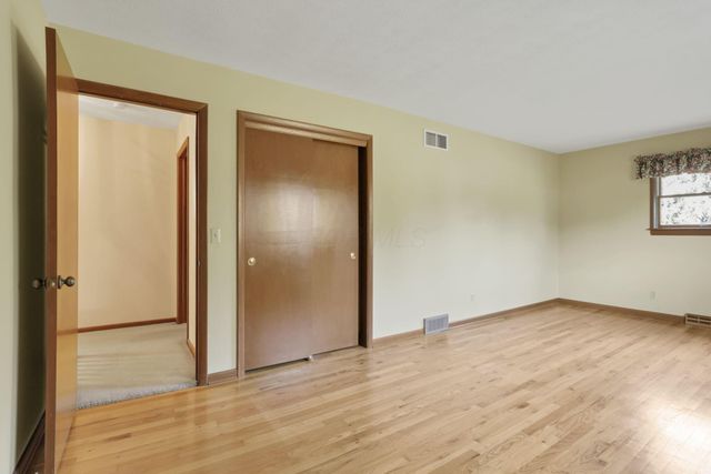 8869 Chevington Chase Drive, Pickerington, OH 43147