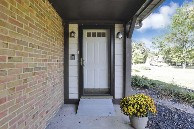 8869 Chevington Chase Drive, Pickerington, OH 43147