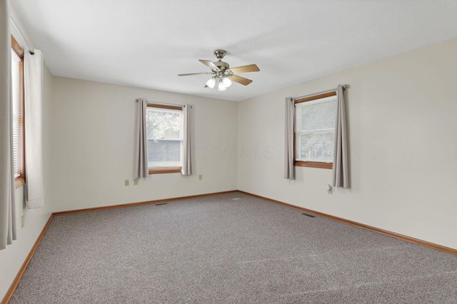 8869 Chevington Chase Drive, Pickerington, OH 43147