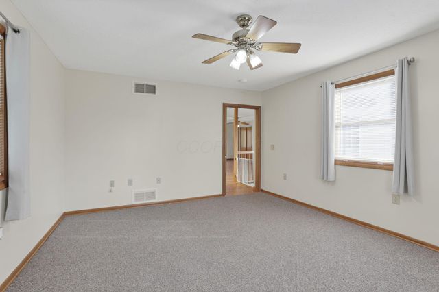 8869 Chevington Chase Drive, Pickerington, OH 43147