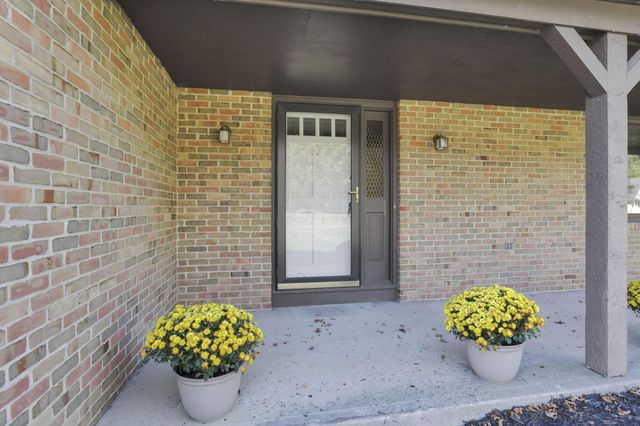 8869 Chevington Chase Drive, Pickerington, OH 43147