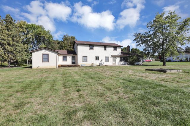 8869 Chevington Chase Drive, Pickerington, OH 43147