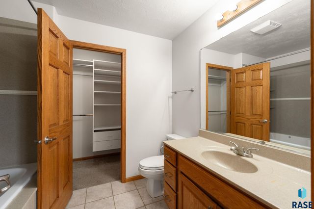 7720 W Justice St Street, Sioux Falls, SD 57106
