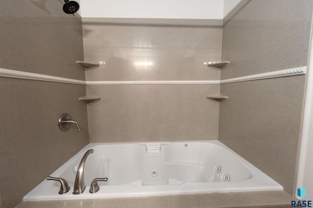 7720 W Justice St Street, Sioux Falls, SD 57106