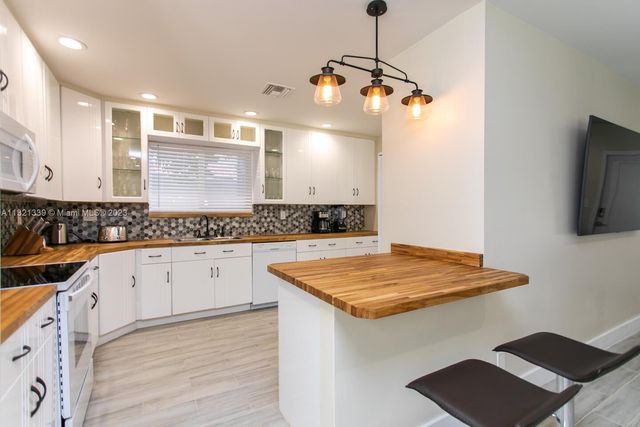 1120 N 13th Terrace, Hollywood, FL 33019