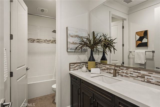 58 Riverboat, Irvine, CA 92602