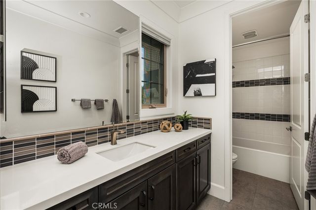 58 Riverboat, Irvine, CA 92602