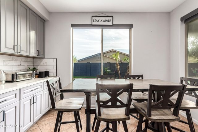 6409 W LUCIA Drive, Phoenix, AZ 85083