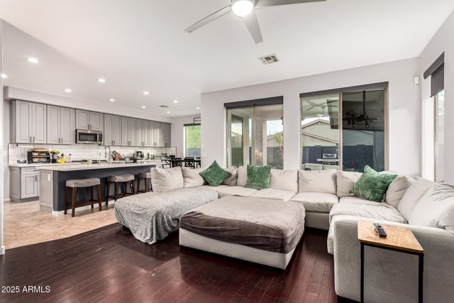 6409 W LUCIA Drive, Phoenix, AZ 85083