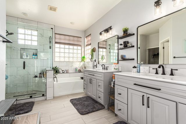 6409 W LUCIA Drive, Phoenix, AZ 85083