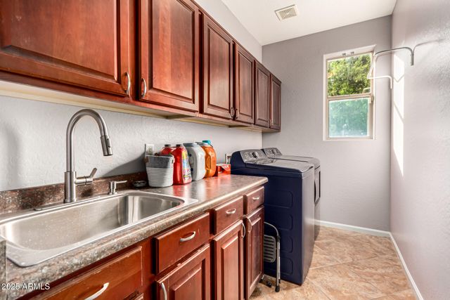 6409 W LUCIA Drive, Phoenix, AZ 85083