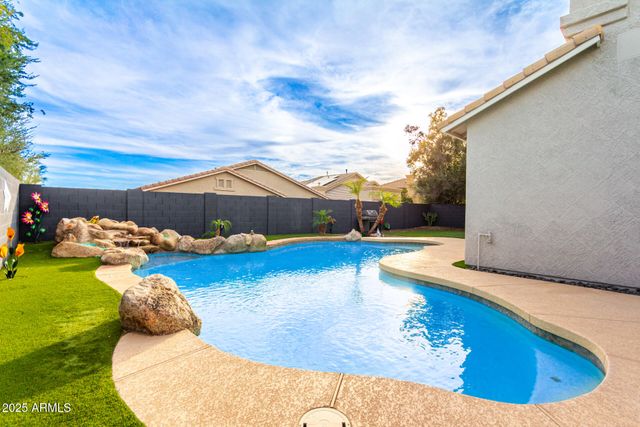 6409 W LUCIA Drive, Phoenix, AZ 85083