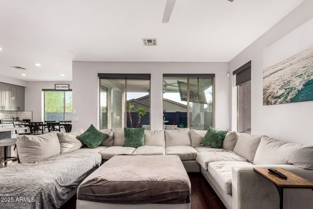 6409 W LUCIA Drive, Phoenix, AZ 85083