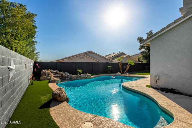 6409 W LUCIA Drive, Phoenix, AZ 85083