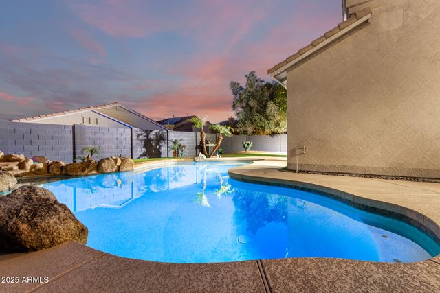 6409 W LUCIA Drive, Phoenix, AZ 85083