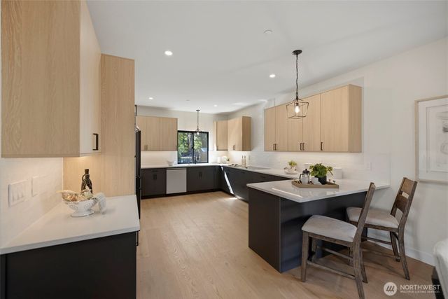 20101 75th Avenue NE, Kenmore, WA 98028