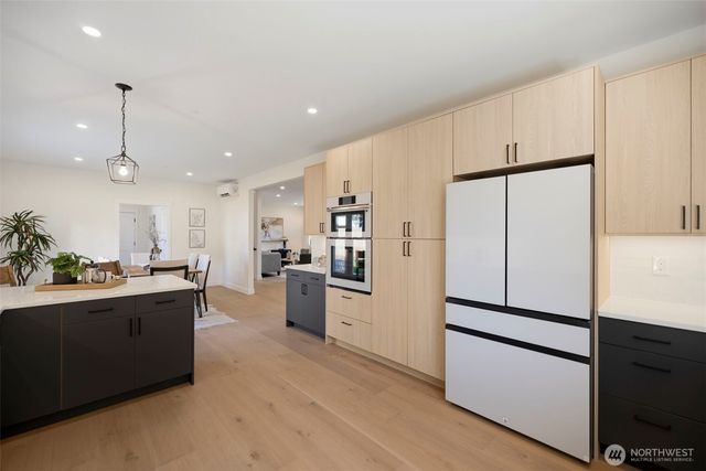 20101 75th Avenue NE, Kenmore, WA 98028