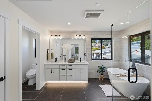 20101 75th Avenue NE, Kenmore, WA 98028