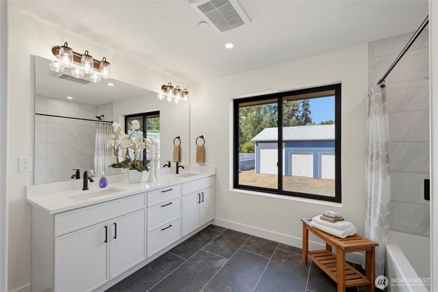 20101 75th Avenue NE, Kenmore, WA 98028