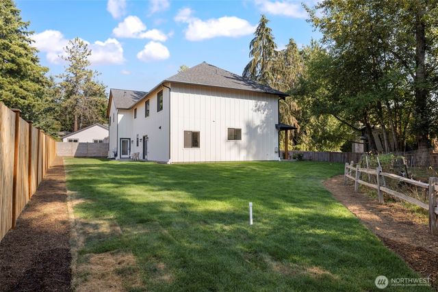 20101 75th Avenue NE, Kenmore, WA 98028