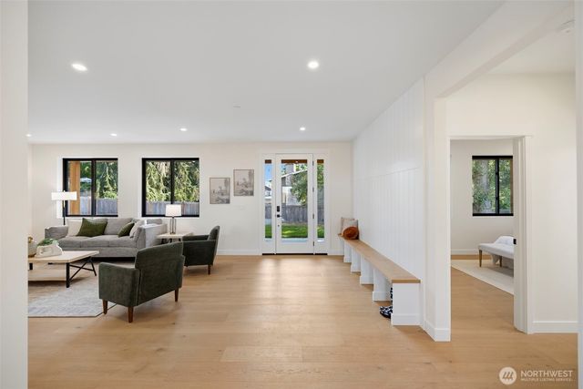 20101 75th Avenue NE, Kenmore, WA 98028