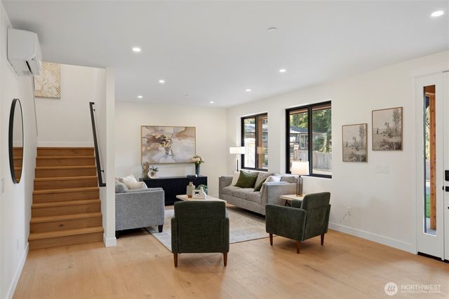 20101 75th Avenue NE, Kenmore, WA 98028