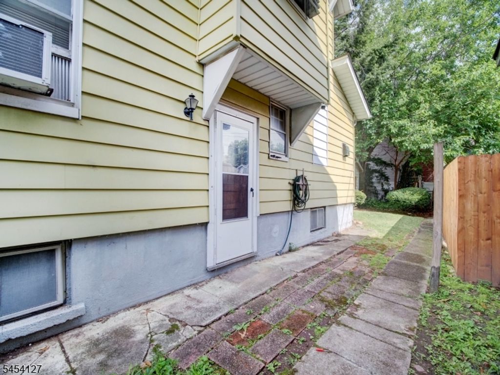 8 Whitman Ave, East Orange City, NJ 07017 — photo 3