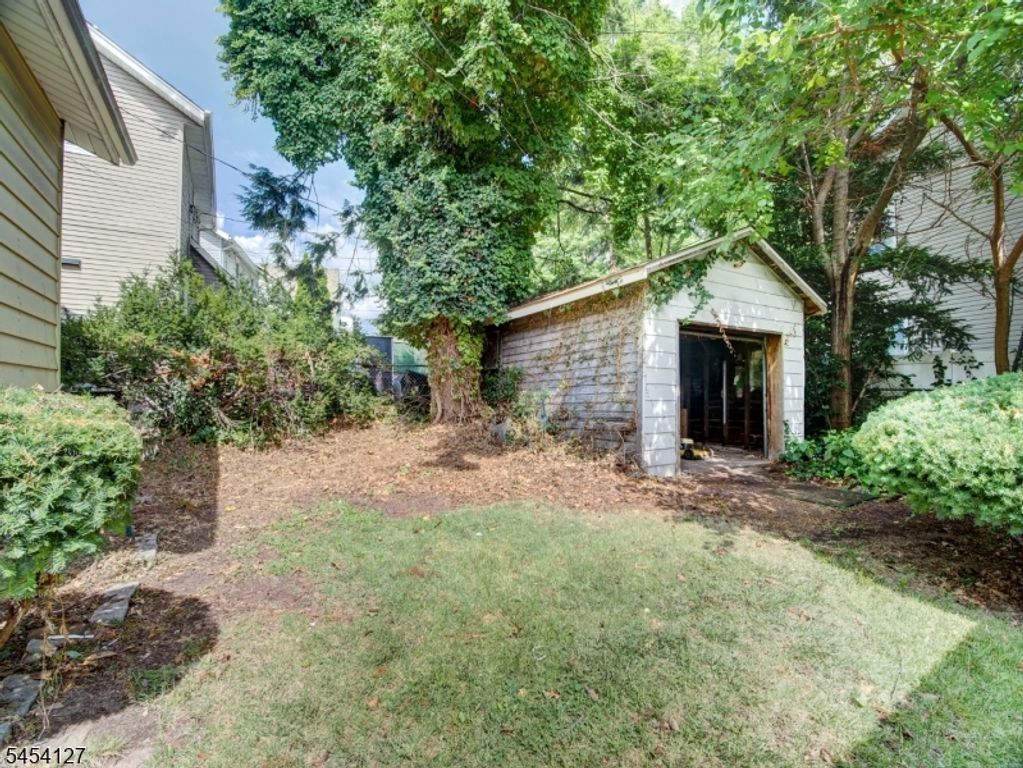 8 Whitman Ave, East Orange City, NJ 07017 — photo 4