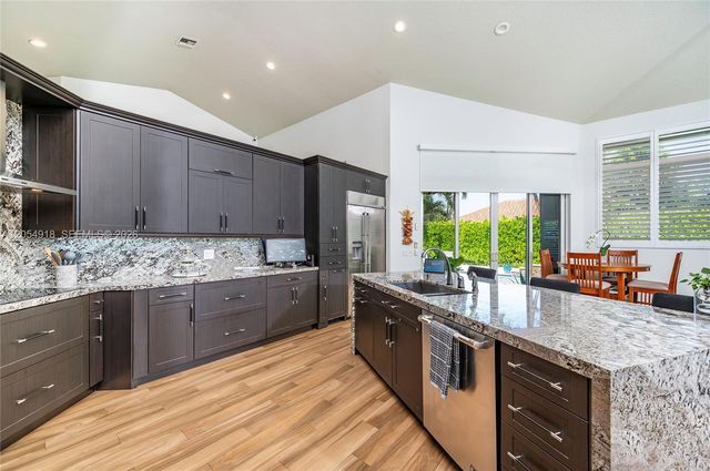 1551 SW 52nd Ter, Plantation, FL 33317