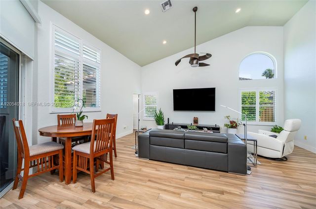1551 SW 52nd Ter, Plantation, FL 33317