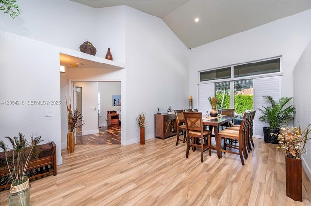 1551 SW 52nd Ter, Plantation, FL 33317