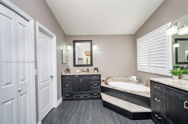 1551 SW 52nd Ter, Plantation, FL 33317