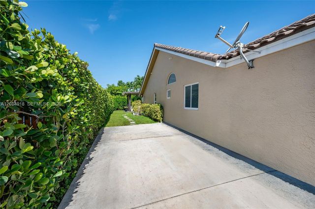 1551 SW 52nd Ter, Plantation, FL 33317