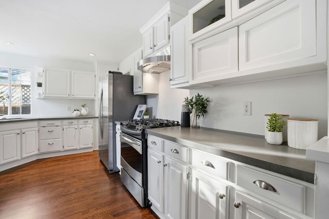 811 7th Avenue, Redwood City, CA 94063