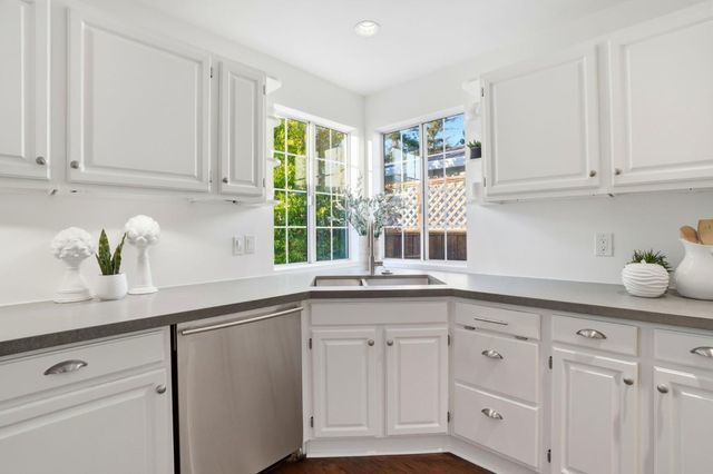 811 7th Avenue, Redwood City, CA 94063