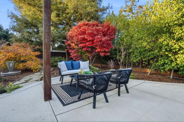 811 7th Avenue, Redwood City, CA 94063