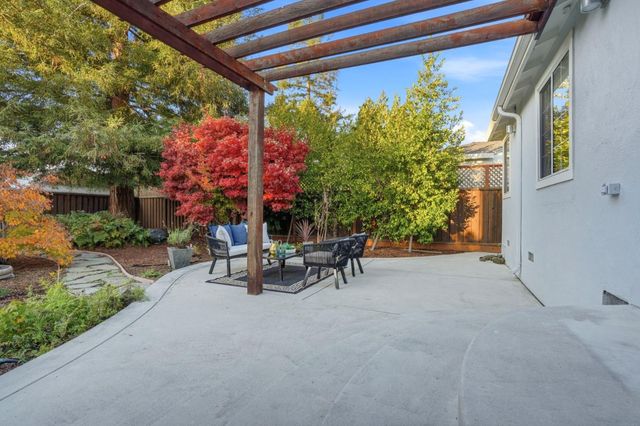 811 7th Avenue, Redwood City, CA 94063