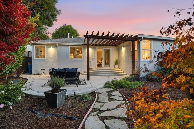 811 7th Avenue, Redwood City, CA 94063