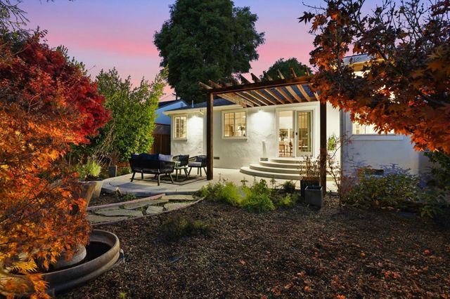 811 7th Avenue, Redwood City, CA 94063