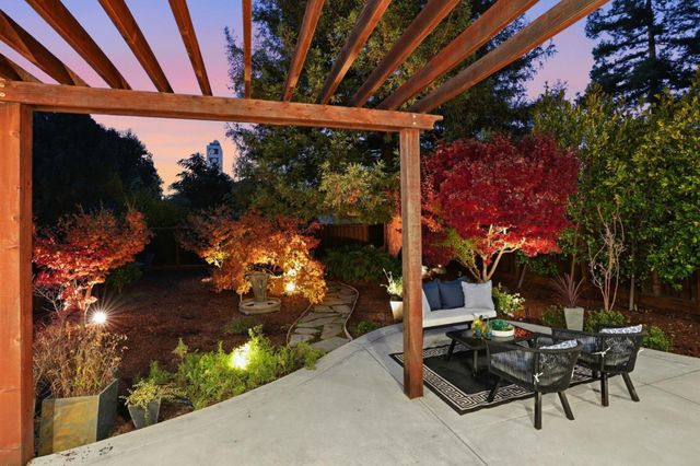 811 7th Avenue, Redwood City, CA 94063