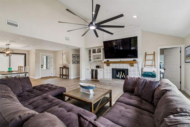 5821 SCHOONER WAY, Tampa, FL 33615