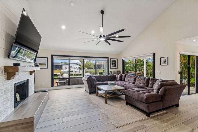 5821 SCHOONER WAY, Tampa, FL 33615