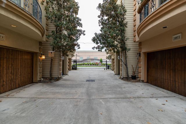 1607 Bass Street B, Houston, TX 77007