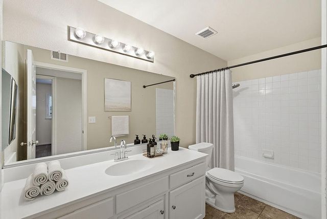 5215 W Fremont Avenue, Fresno, CA 93722