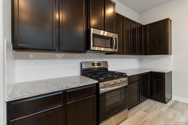 190 Ashley Loop, San Antonio, TX 78253