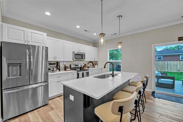 5517 Poplar Hall DR, Norfolk, VA 23502