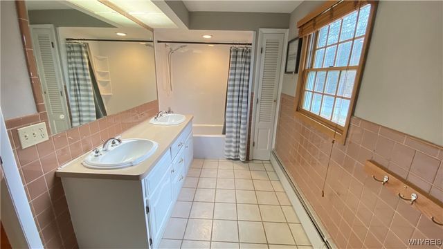 4486 Shadyridge Drive, Hamburg, NY 14075