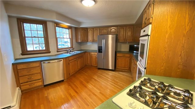 4486 Shadyridge Drive, Hamburg, NY 14075